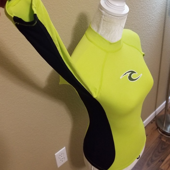 Kids Neon-Green Surf Rash Guard - RipCurl - Picture 4 of 5